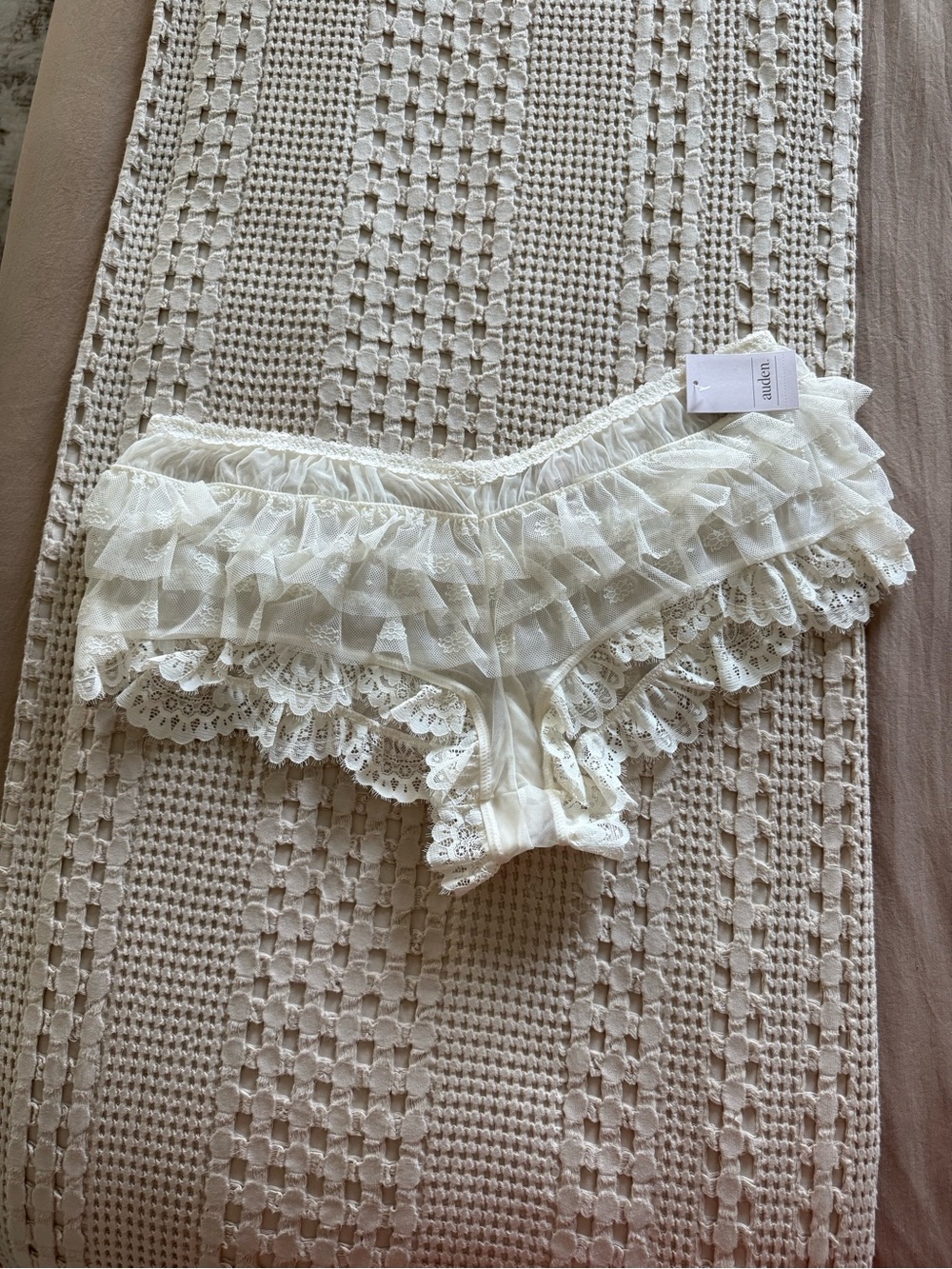 NEW Auden Heirloom White Ruffle Lace Panties Size L